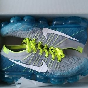 Men's Nike Air Vapormax Flyknit Size 12 Color: Wolf Grey/White-Chlorine Blue